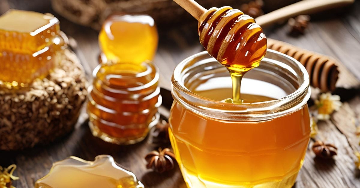 Do People Put Honey in Coffee? A Personal Journey into the Sweet Trend 2 Close-up of Manuka honey in a coffee cup to enhance flavor and health benefits